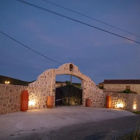 Mas Mont-laure Jacuzzi, Pool & Tranquility