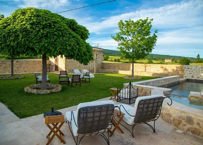Mas Mont-laure Jacuzzi, Pool & Tranquility Montlaux